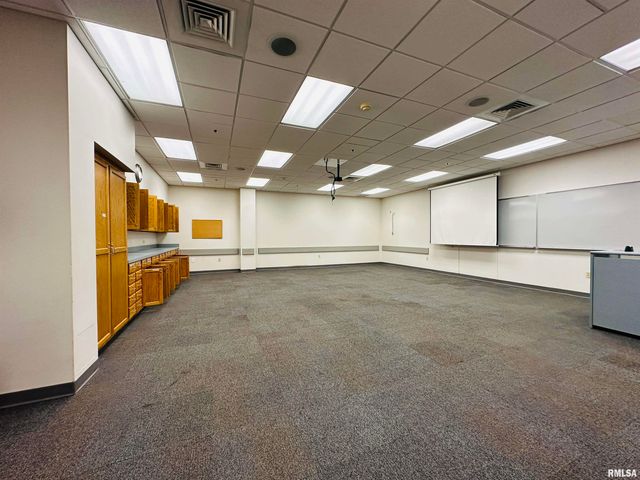 113 SW ADAMS Street, Peoria, IL 61602