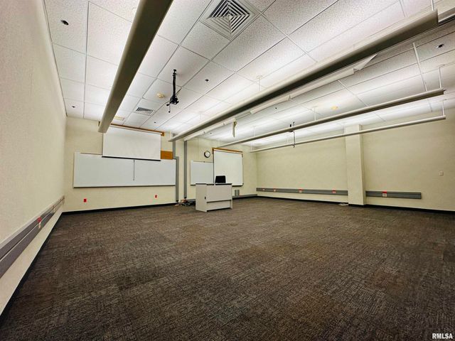 113 SW ADAMS Street, Peoria, IL 61602