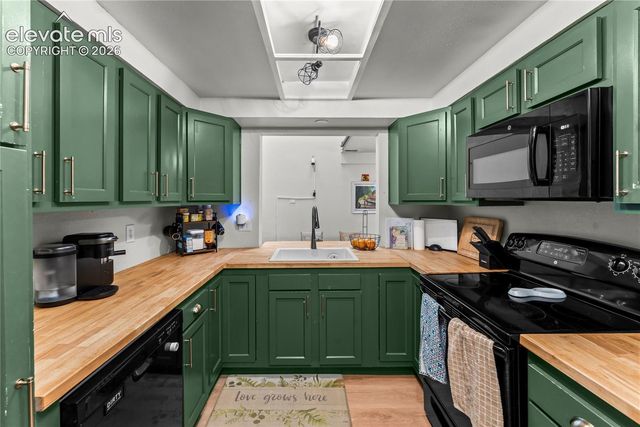 2013 Sussex Lane, Colorado Springs, CO 80909