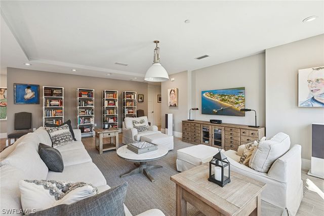 1135 3rd AVE S 119, Naples, FL 34102