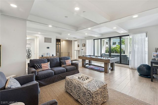 1135 3rd AVE S 119, Naples, FL 34102