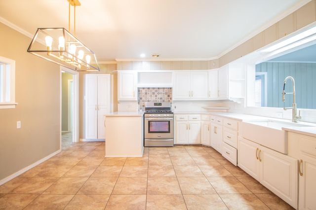 716 W Mississippi Street, Floydada, TX 79235