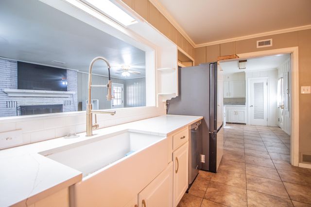 716 W Mississippi Street, Floydada, TX 79235