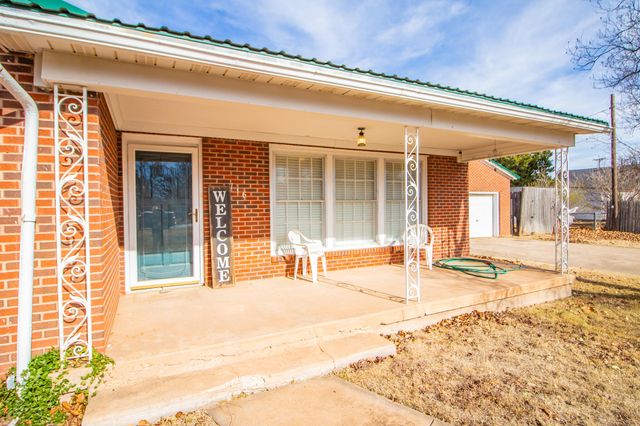 716 W Mississippi Street, Floydada, TX 79235