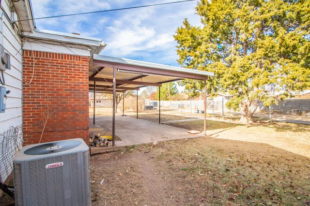 716 W Mississippi Street, Floydada, TX 79235