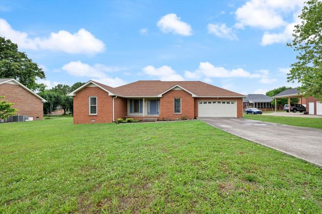 1725 Hollow Oak Dr, Lebanon, TN 37087