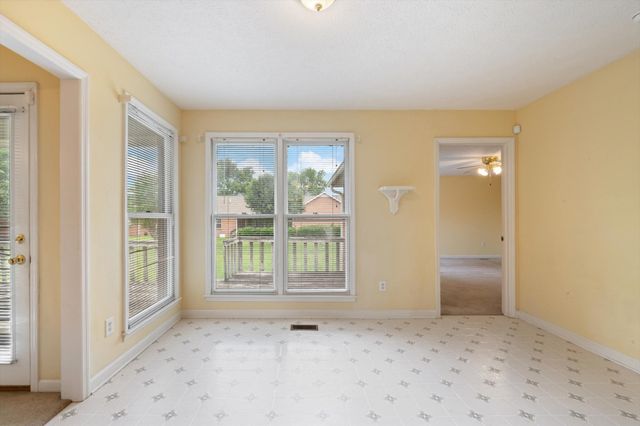 1725 Hollow Oak Dr, Lebanon, TN 37087