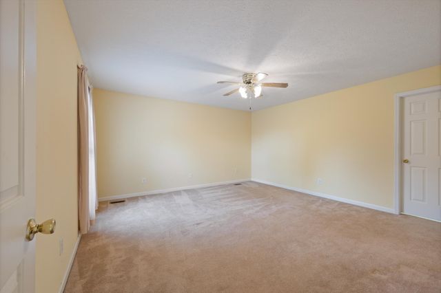 1725 Hollow Oak Dr, Lebanon, TN 37087