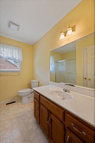 1725 Hollow Oak Dr, Lebanon, TN 37087