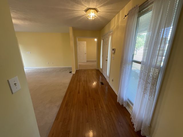 1725 Hollow Oak Dr, Lebanon, TN 37087