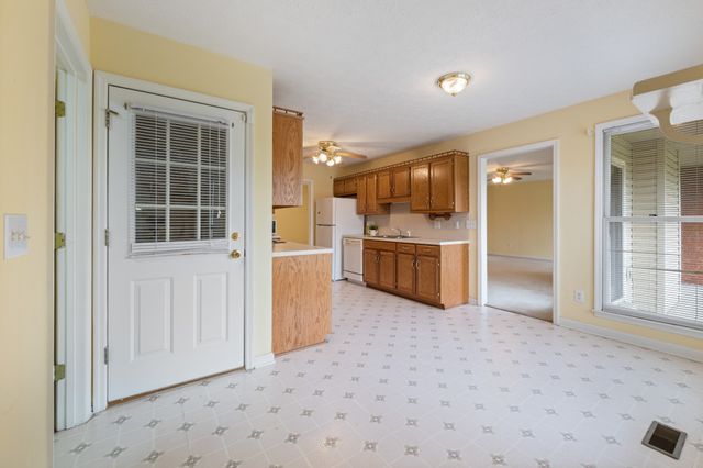 1725 Hollow Oak Dr, Lebanon, TN 37087