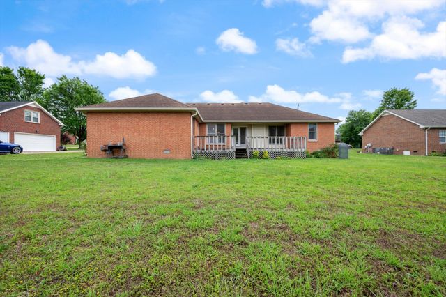 1725 Hollow Oak Dr, Lebanon, TN 37087