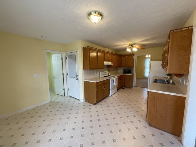 1725 Hollow Oak Dr, Lebanon, TN 37087