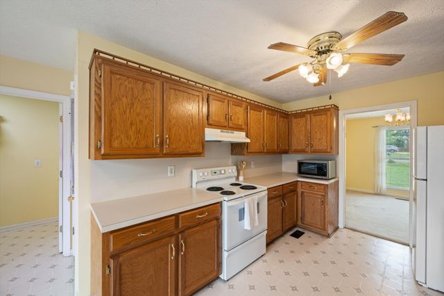 1725 Hollow Oak Dr, Lebanon, TN 37087