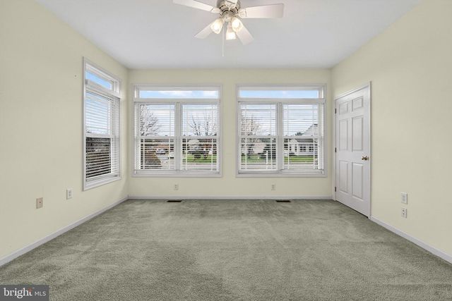 136 BROOKLINE DR, Charles Town, WV 25414