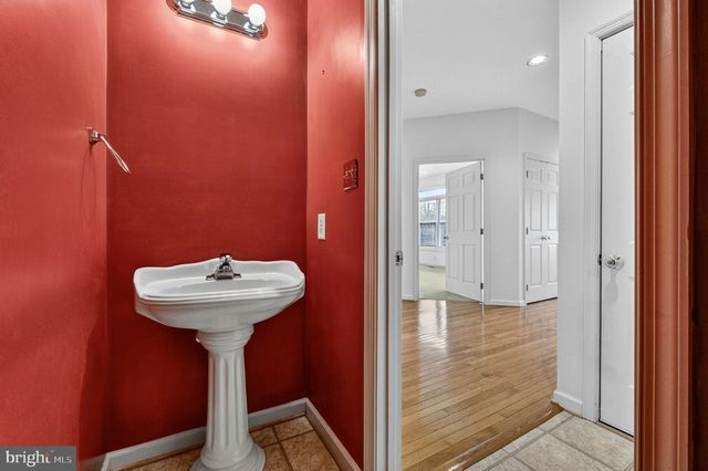 136 BROOKLINE DR, Charles Town, WV 25414
