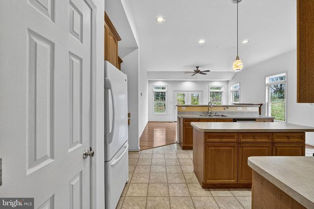 136 BROOKLINE DR, Charles Town, WV 25414