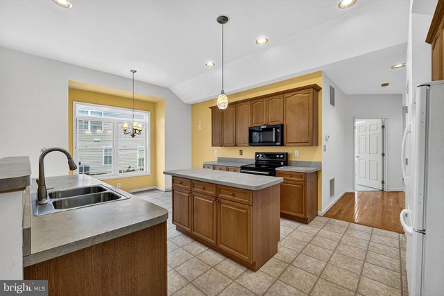 136 BROOKLINE DR, Charles Town, WV 25414