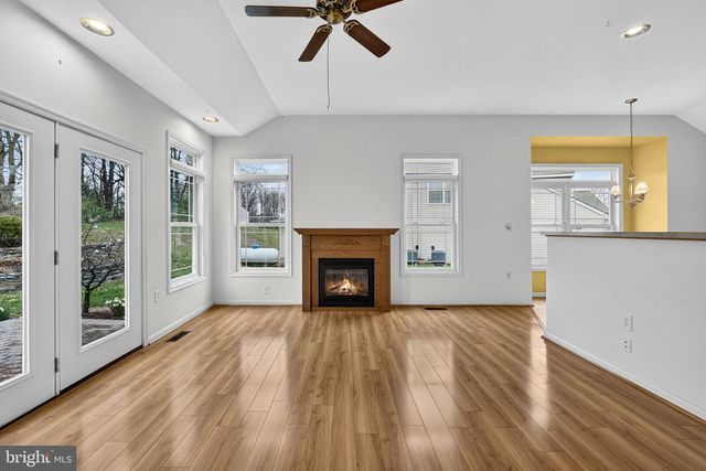 136 BROOKLINE DR, Charles Town, WV 25414
