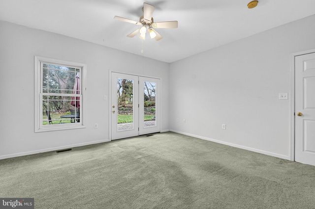 136 BROOKLINE DR, Charles Town, WV 25414