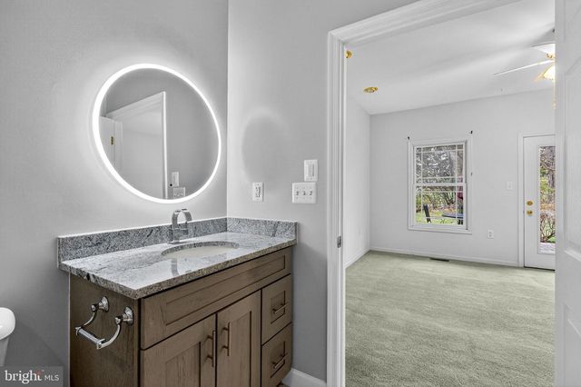 136 BROOKLINE DR, Charles Town, WV 25414