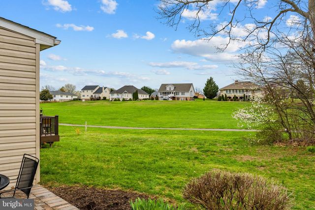 136 BROOKLINE DR, Charles Town, WV 25414
