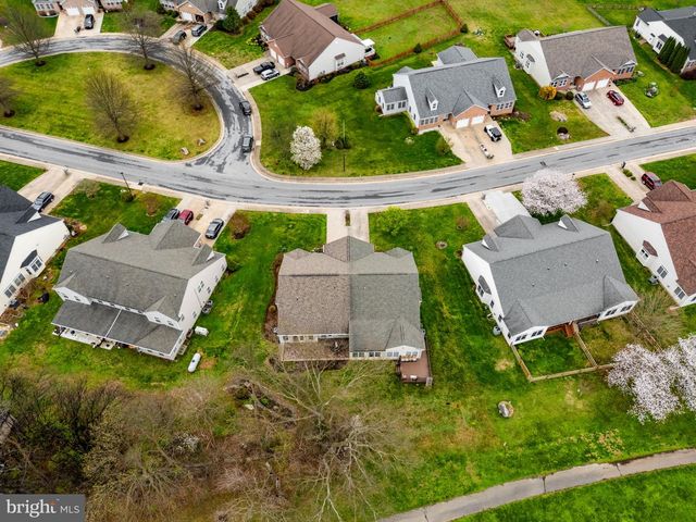 136 BROOKLINE DR, Charles Town, WV 25414