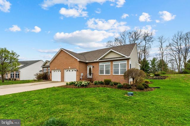136 BROOKLINE DR, Charles Town, WV 25414