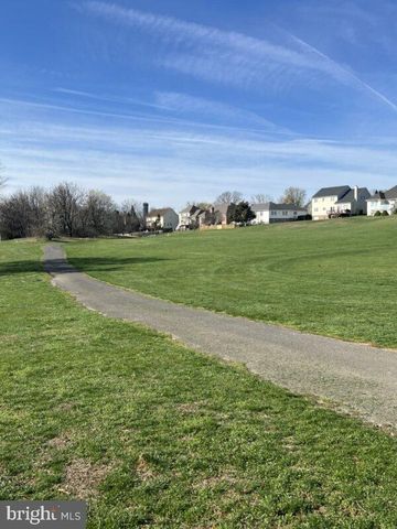 136 BROOKLINE DR, Charles Town, WV 25414
