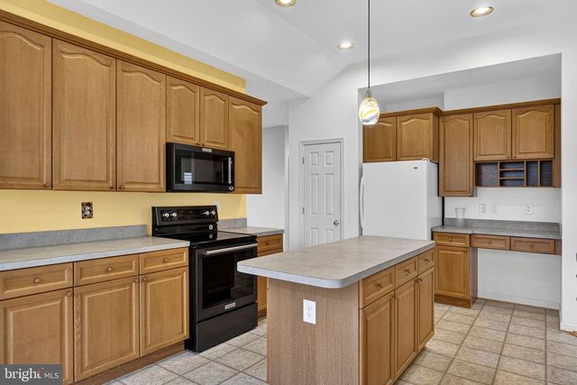 136 BROOKLINE DR, Charles Town, WV 25414