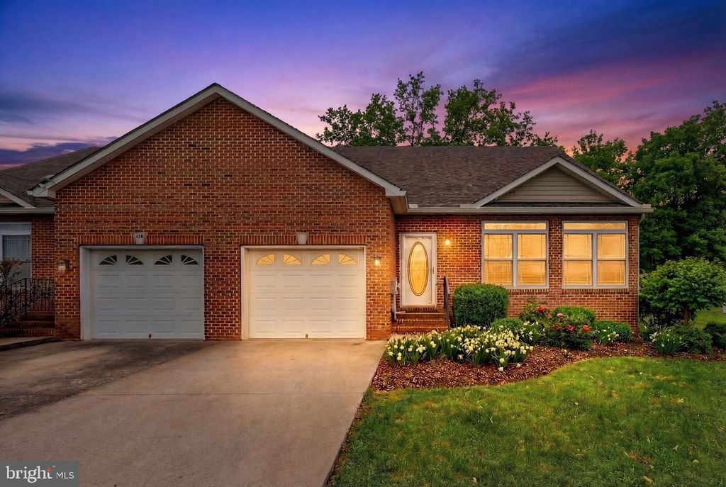 136 BROOKLINE DR, Charles Town, WV 25414