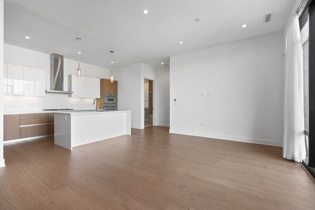 6 N Bishop Street 406, Chicago, IL 60607