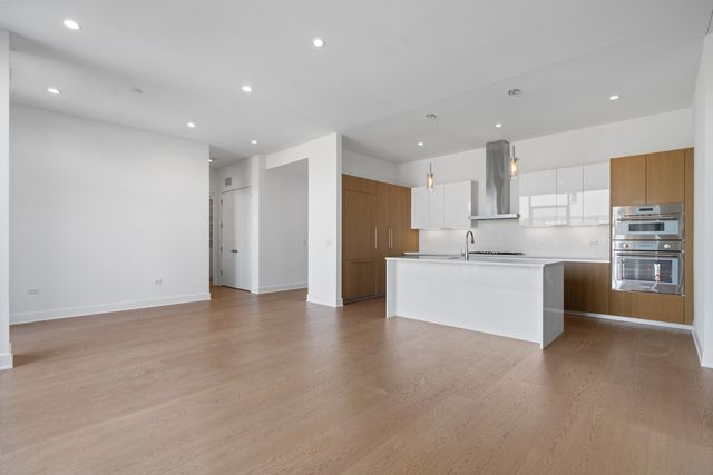 6 N Bishop Street 406, Chicago, IL 60607