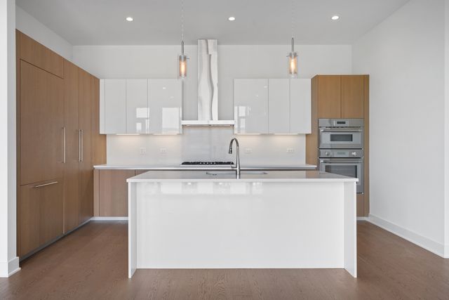 6 N Bishop Street 406, Chicago, IL 60607