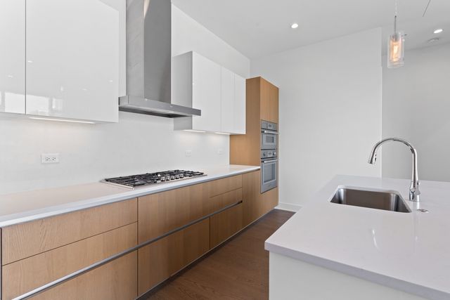 6 N Bishop Street 406, Chicago, IL 60607