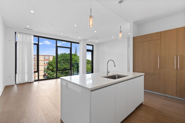 6 N Bishop Street 406, Chicago, IL 60607