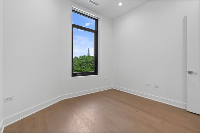 6 N Bishop Street 406, Chicago, IL 60607