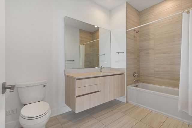 6 N Bishop Street 406, Chicago, IL 60607