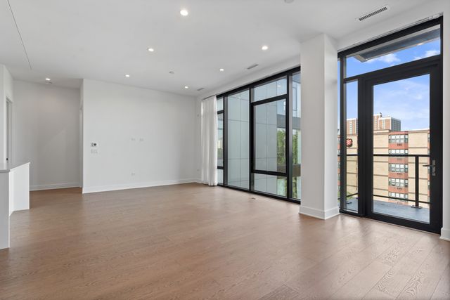6 N Bishop Street 406, Chicago, IL 60607