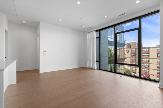 6 N Bishop Street 406, Chicago, IL 60607