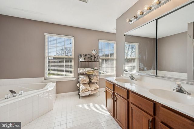 12 ANCHOR CT, Hainesport, NJ 08036