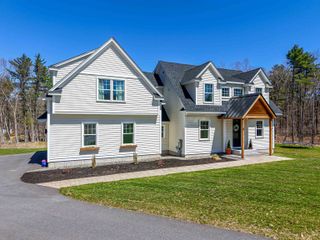 4 West Shore Park Road, Kingston, NH 03848