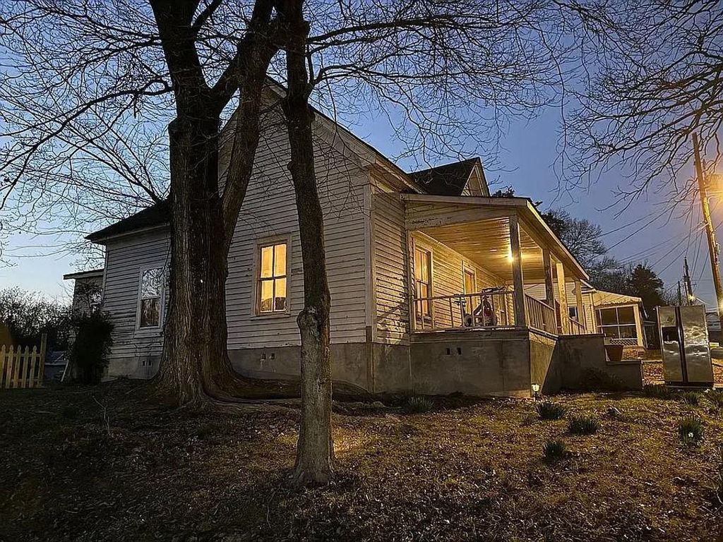 1013 Avenue D NW, Rome, GA 30165