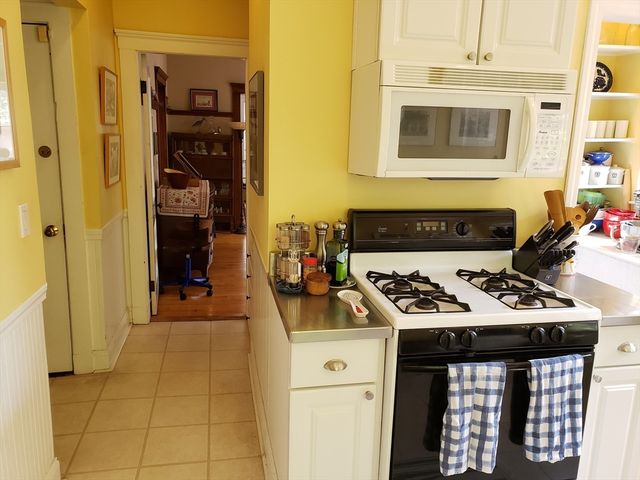 6 Fairview St 1, Boston, MA 02131
