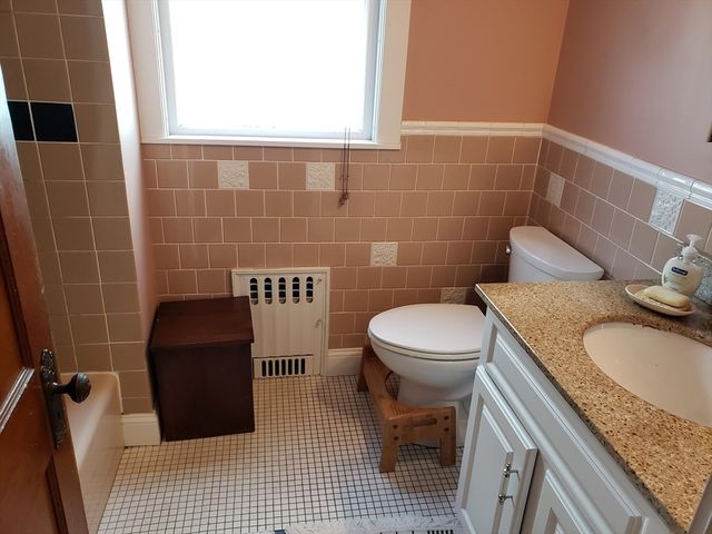 6 Fairview St 1, Boston, MA 02131
