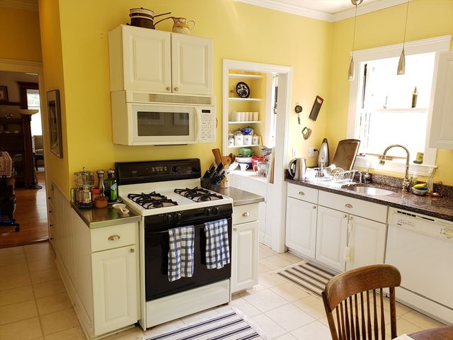 6 Fairview St 1, Boston, MA 02131
