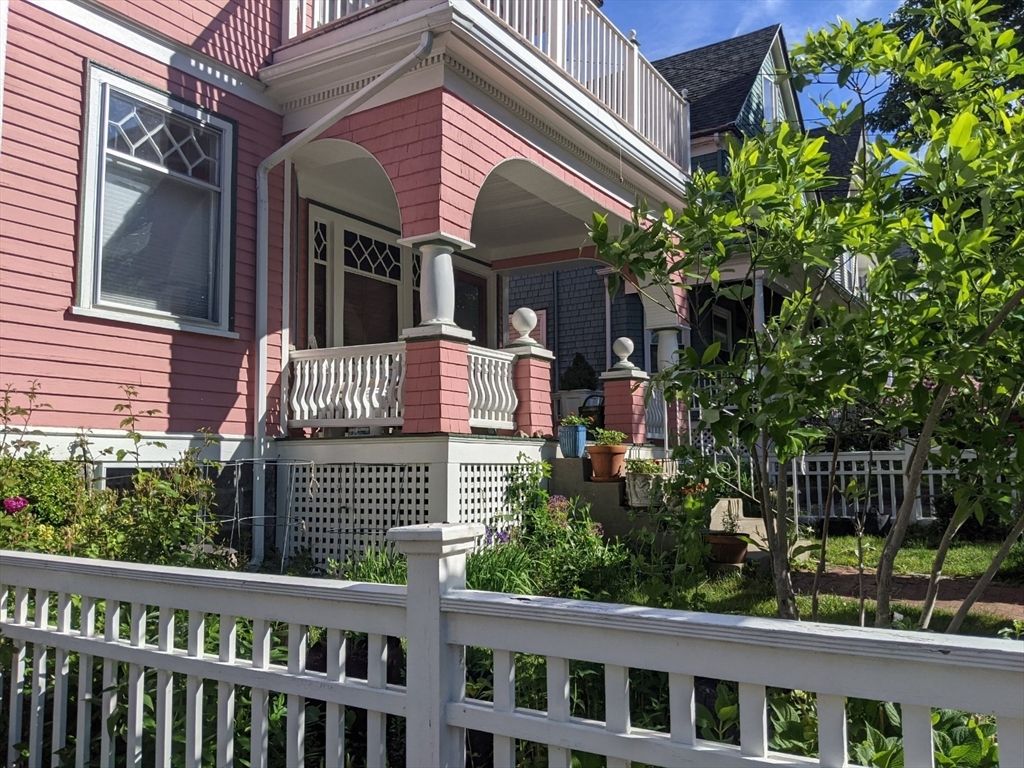 6 Fairview St 1, Boston, MA 02131