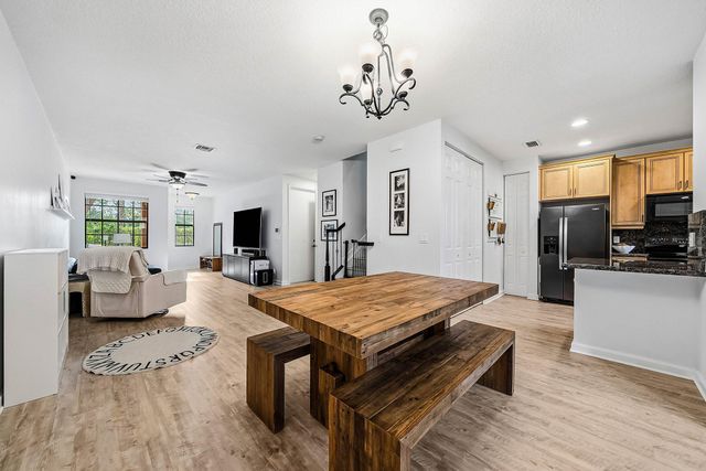 242 E Chrystie Circle, Delray Beach, FL 33484