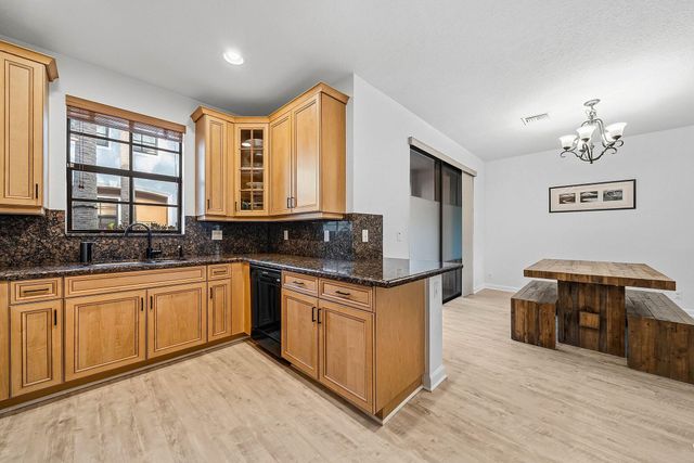 242 E Chrystie Circle, Delray Beach, FL 33484