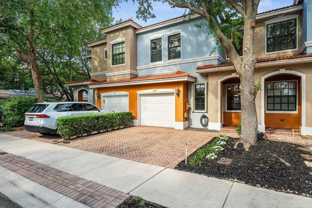 242 E Chrystie Circle, Delray Beach, FL 33484